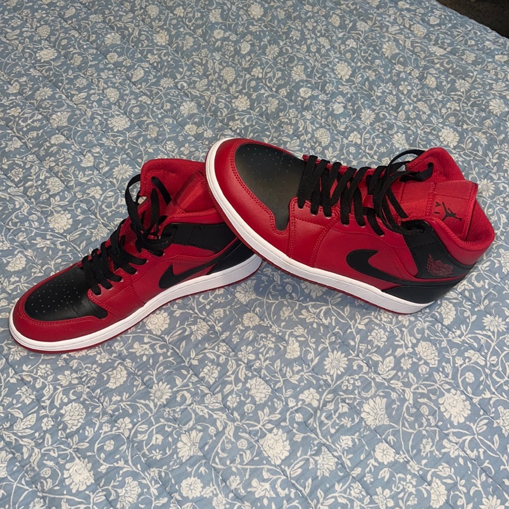 2021 Air Jordan 1 Mid “Reverse Bred”
